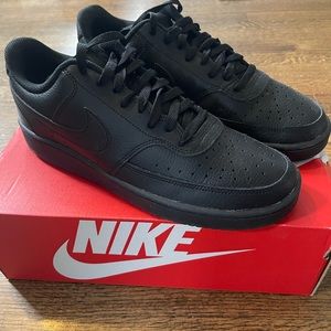 LNIB Nike Court low Vision black size 10